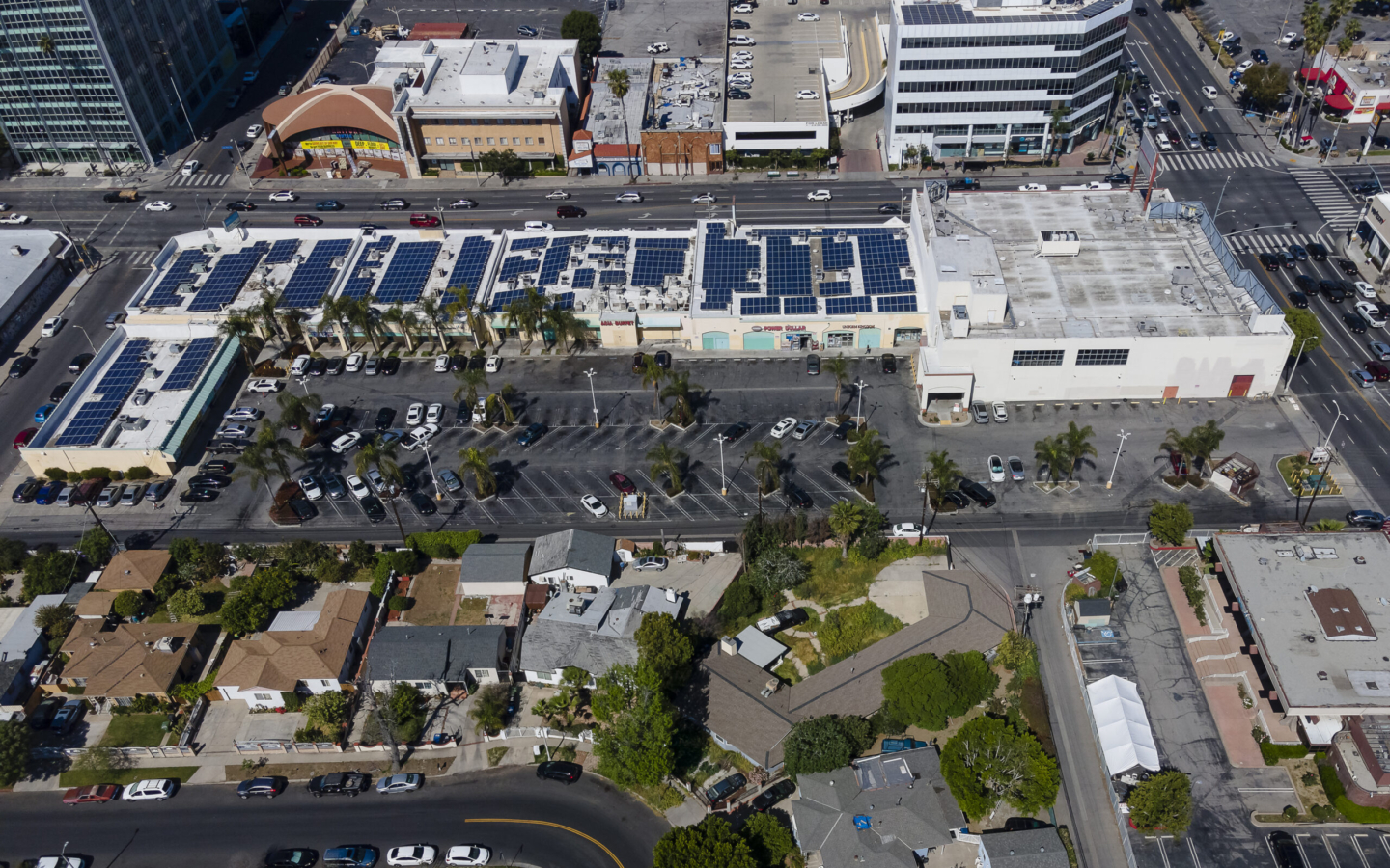 VAN NUYS & ROSCOE CENTER